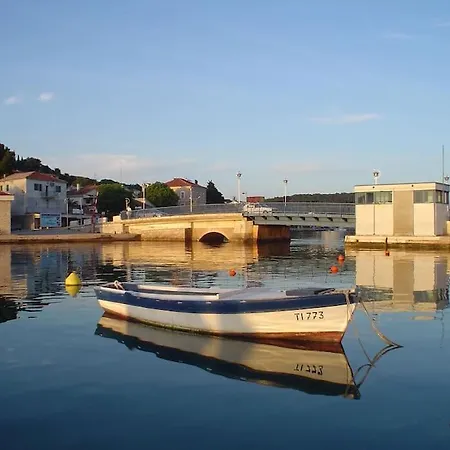 Tisno-smokva شقة تيسنو