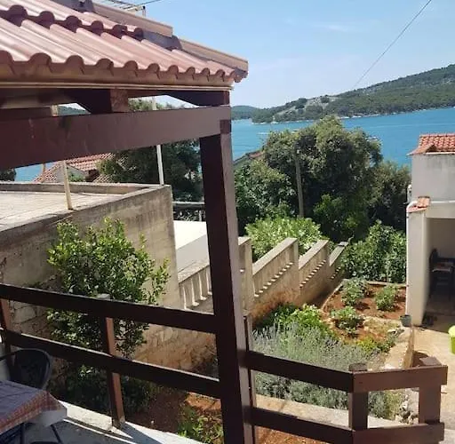 Tisno-smokva شقة *