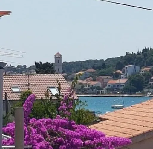 Tisno-smokva شقة تيسنو