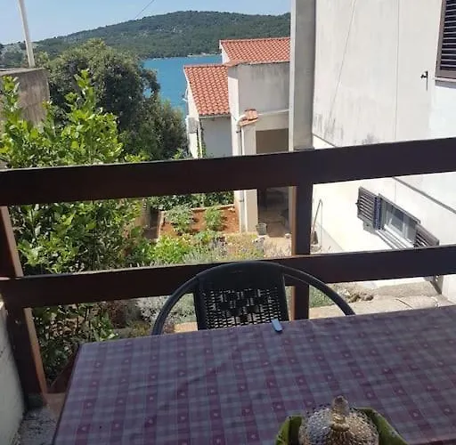 Tisno-smokva * تيسنو