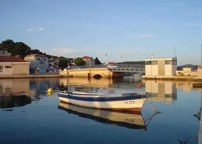 Tisno-smokva شقة تيسنو